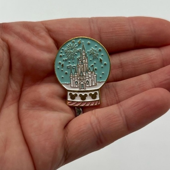 Cinderella Castle Lapel Pin Snow Globe Hidden Mickey Brooch Badge Accessories - Picture 1 of 1